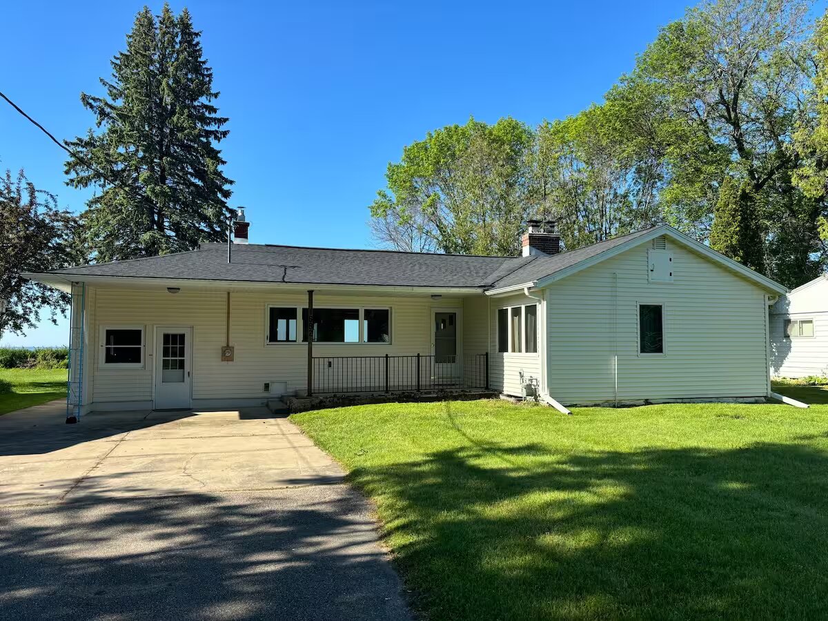 Yooper Beach House exterior